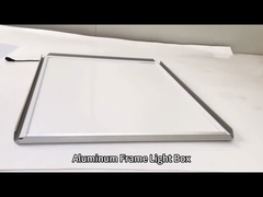 Cambiare rapidamente i manifesti una volta sbloccati senza attrezzi grazie al design del telaio della clip.